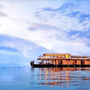 Botel Indraprasthamlakecruise, Alappuzha